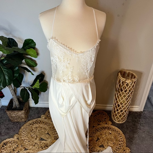 Sold Out LuLu’s Celebrate the Moment White Lace Maxi Dress Size XL - Picture 13 of 15